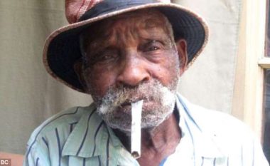 Burri ‘më i vjetër në botë’, dëshiron ta lë duhanin në moshën 114-vjeçare (Foto)