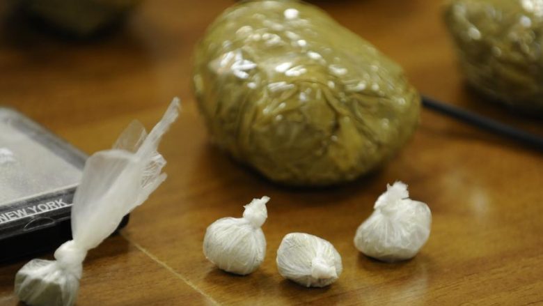 Konfiskohet lëndë narkotike në Prishtinë, dy të arrestuar