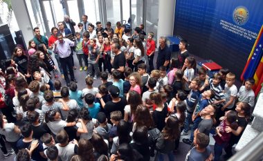 Nxënës filloristë nga Kumanova e vizituan Universitetin e Tetovës