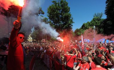 Rrugët e Kievit ngjyrosen me ngjyrë të kuqe, tifozët e Liverpoolit pushtojnë qytetin para finales