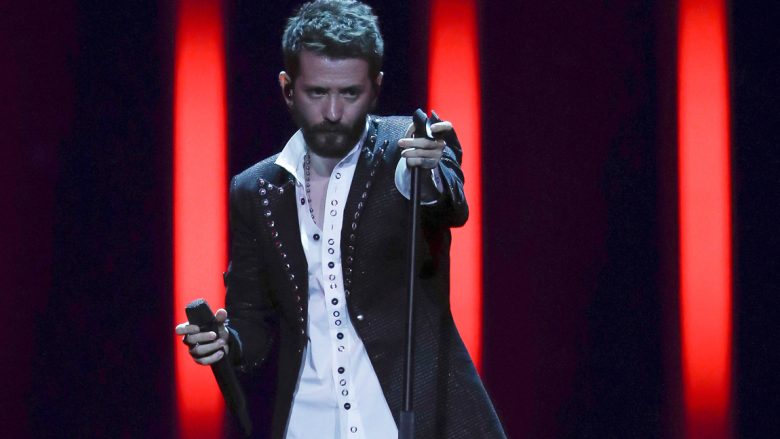 Eugent Bushpepa mbretëron në skenën e Eurovisionit