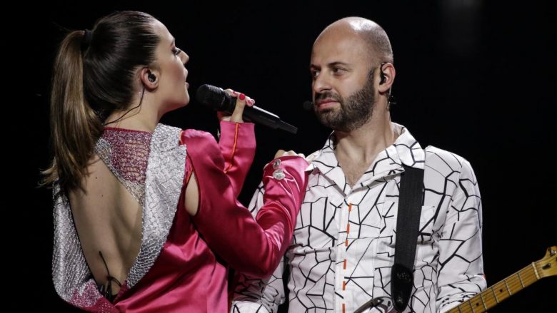 Në Eurovision, Maqedonia u shpërblye për veshjen më të keqe të festivalit