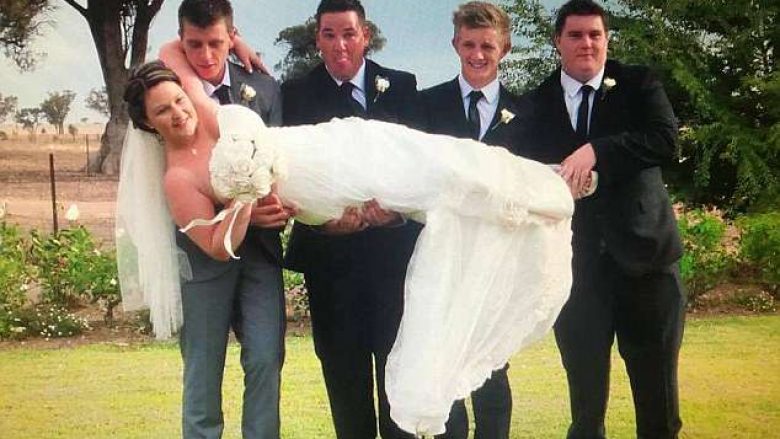 Fotografitë e çuditshme të ceremonive martesore, që sigurisht nuk bëjnë pjesë në albumin e dasmës (Foto)