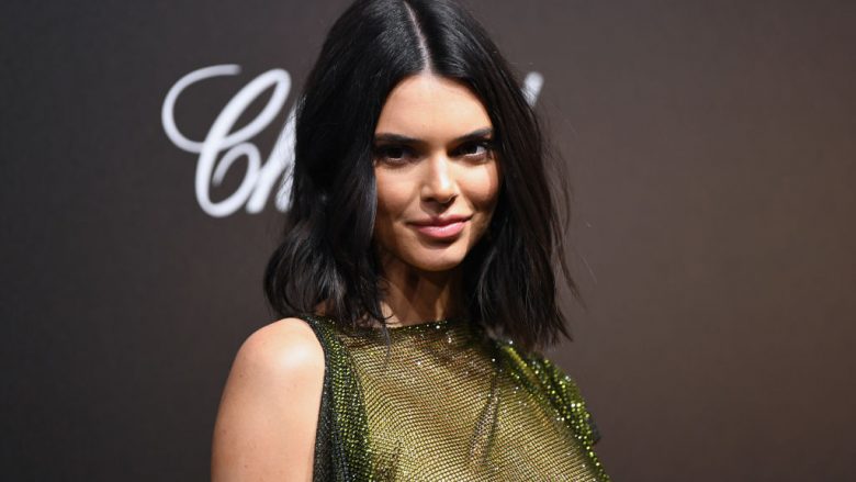 Kendall Jenner shfaqet pa reçipeta, ekspozon tërësisht gjoksin në Festivalin e Kanës