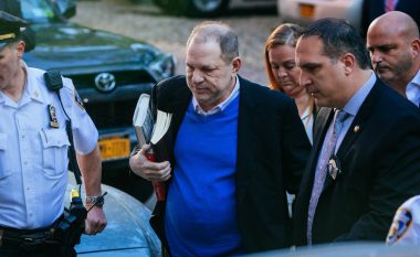 Harvey Weinstein lirohet përkohësisht, paguan një milion dollarë si kaucion
