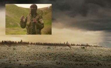 ISIS përdor pamje të filmave në videon e fundit të propagandës – së bashku me imazhet e neveritshme të prerjes së kokave (Video,+16)