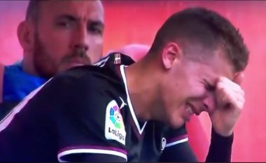 U inkuadrua në lojë dhe u largua pas 39 minutave, futbollisti i Eibar nuk mund të ndalet duke qarë