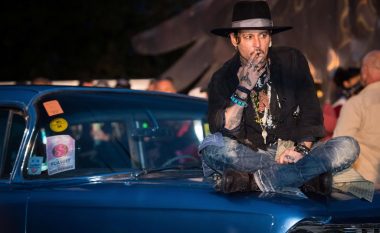 Johnny Depp kritikohet për stilin e ri të flokëve, fansat kërkojnë urgjentisht t’i kthehet pamjes së vjetër
