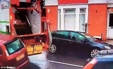 Kamioni i mbeturinave dëmtoi rëndë veturën, shoferi u largua sikur mos të ketë ndodhur asgjë (Video)