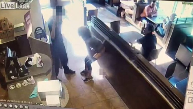 Kreu nevojën në restorant, kërcënoi kamerierin dhe e gjuajti me jashtëqitje (Video)
