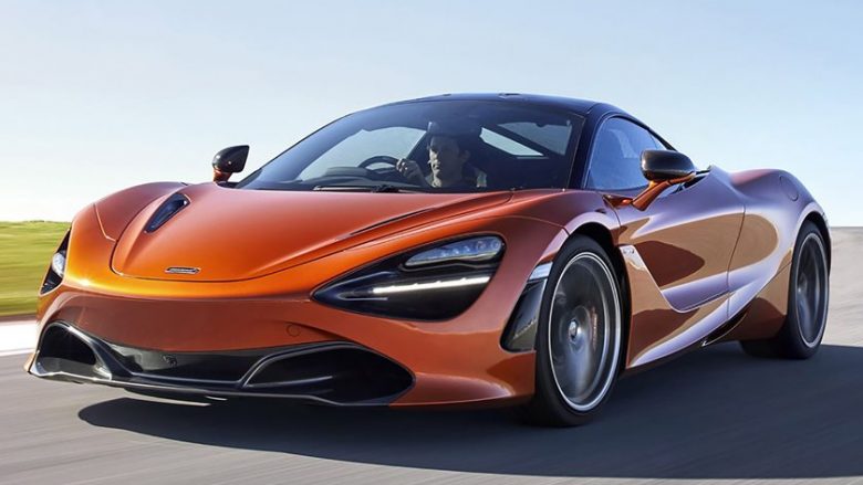 McLaren i aksidentuar u braktis në shkretëtirë, shoferi besohet se shpëtoi pa lëndime (Video)