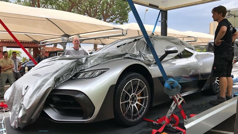 Mercedes Project One i gatshëm për prodhim, është parë duke u transportuar nëpër Monako (Foto)