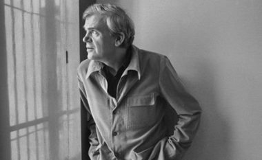 Milan Kundera për “Shakanë”, Parisin, Pragën dhe rusët që nuk i urren më