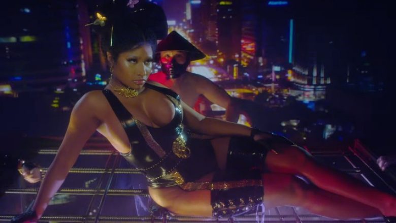 Nicki Minaj publikon dy klipe të reja, shfaqet me skena provokuese