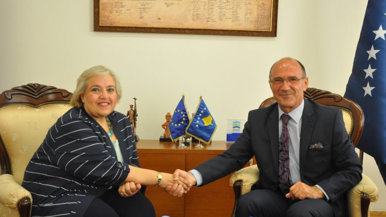 Ministri Gashi takoi shefen e EULEX-it