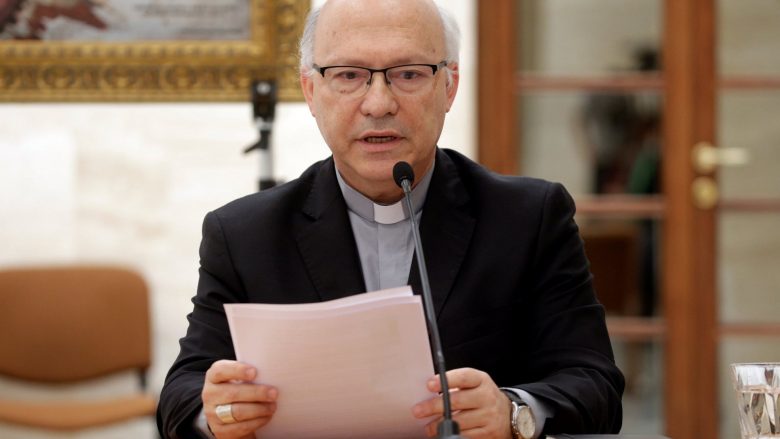 Peshkopët kilianë ofruan dorëheqje kolektive, shkaku i skandaleve seksuale