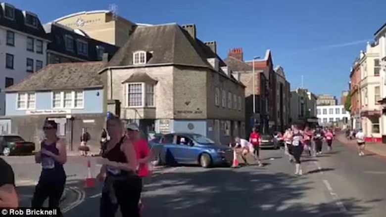 Pranon se voziti qëllimisht në rrugën ku zhvillohej maratona, por se ishte e kujdesshme (Video)