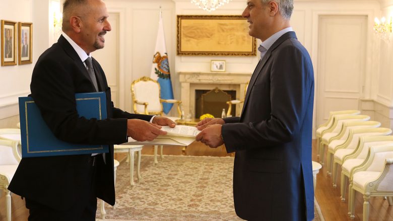 Thaçi pranon letrat kredenciale nga ambasadori i San Marinos