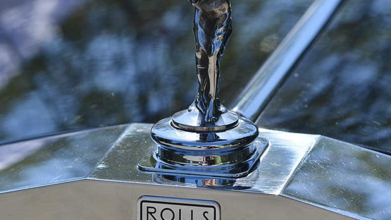 Rolls-Royce Cullinan SUV shfaqet pak para prezantimit zyrtar (Foto)