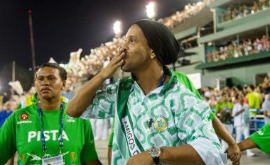 Ronaldinho po martohet me dy femra në të njëjtën kohë