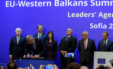 Thaçi në Sofje nënshkruan deklaratën “që ul koston e romingut në rajon dhe BE”