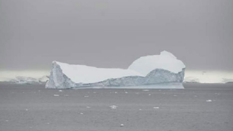 Kriza e ujit në Afrikën e jugut, ekspertët dalin me një ide të pamenduar më parë – përdorimin e ajsbergëve nga Antarktida