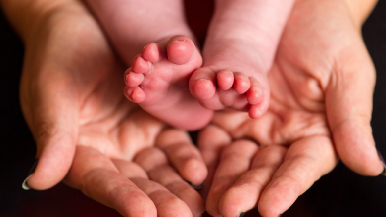 Bebet vdesin pa nevojë për shkak të stilit të pashëndetshëm të jetesës së nënave