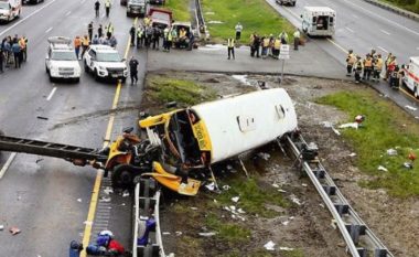 Autobusi i shkollës përplaset me kamionin në New Jersey, gjejnë vdekjen një nxënës dhe një mësues (Video)