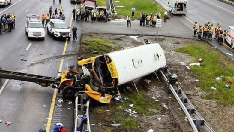 Autobusi i shkollës përplaset me kamionin në New Jersey, gjejnë vdekjen një nxënës dhe një mësues (Video)