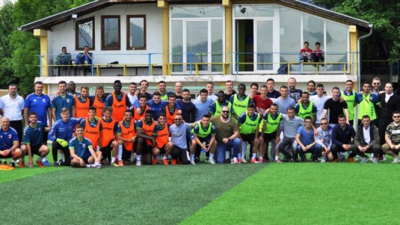 Plisat e vizitojnë skuadrën e Prishtinës: Jemi pas jush, masovikisht në Prizren