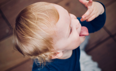 Si të ushqehen foshnjet hipoalergjike – Këshilla nga HiPP