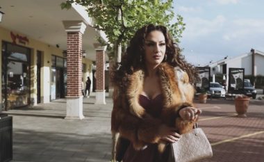 Premierë: Adelina Ismaili i rikthehet muzikës me klipin e ri "T'iqja"
