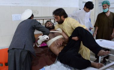 Tetë të vrarë nga shpërthimet në një stadium në Afganistan