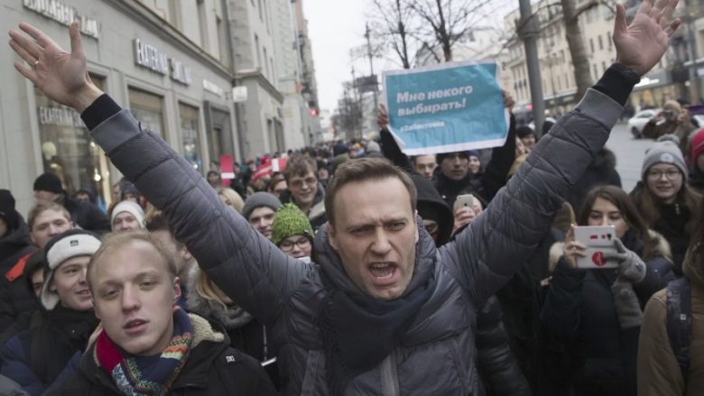 Lideri opozitar rus Navalny njofton se është liruar nga paraburgimi