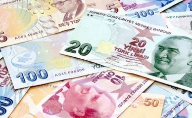 Dobësohet lira turke pasi investitorët presin vendimin e normave të interesit