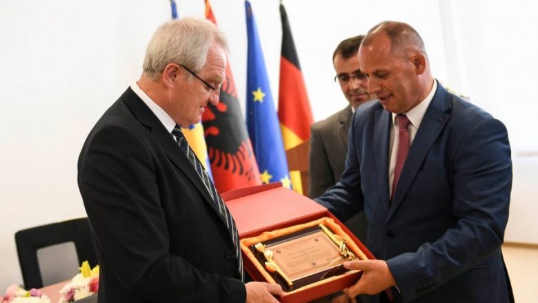 Drenasi shpall ‘Qytetar nderi’ zv/presidentin e PE-së, Rainer Wieland