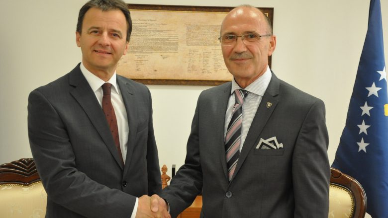 Ministri Gashi priti në takim ambasadorin slloven në Kosovë