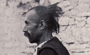 Bishti i flokëve tek burrat shqiptarë dhe sfida e barbarisë