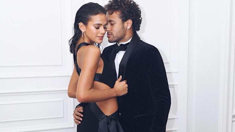 Neymar sjell poza intime me të dashurën