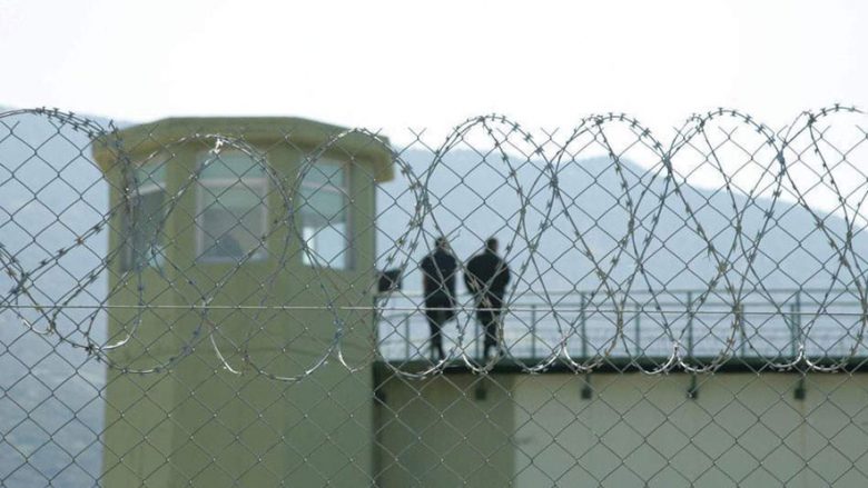 “Kathimerini”: 184 kriminelë shqiptarë fshihen në vendlindjen e tyre