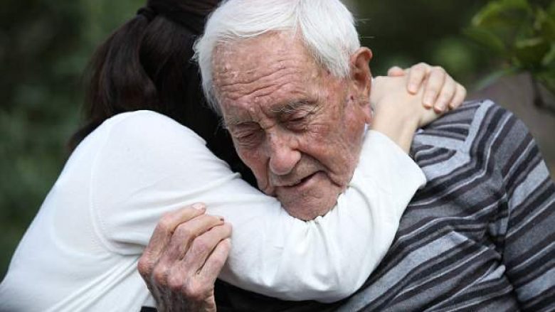 Ai i jep fund jetës së tij, në një klinikë vetëvrasëse në Zvicër – si e kaloi ditën e fundit dhe çfarë tha shkencëtari 104 vjeçar (Foto/Video)