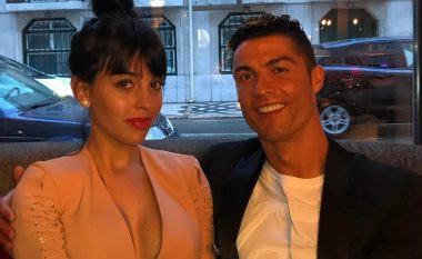 “Paqe dhe dashuri”, Cristiano Ronaldo publikon një fotografi të ëmbël me të dashurën