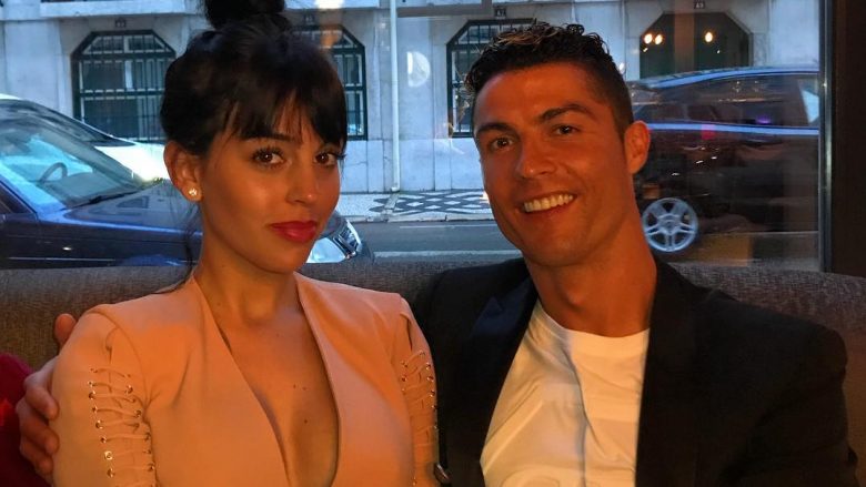 “Paqe dhe dashuri”, Cristiano Ronaldo publikon një fotografi të ëmbël me të dashurën