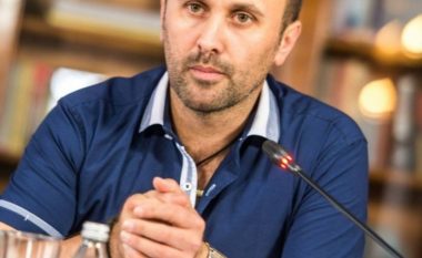 Shfaqet gazetari i cili i tregoi Gruevskit se do të dënohet