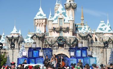 Duket magjike për vizitorët, por “Disneyland” ka edhe anë të errëta