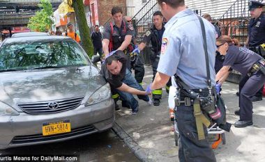 Shkak “droga e keqe”, 25 persona “përplaseshin” për mure dhe trotuare – në një rrugë në New York (Foto/Video,+16)