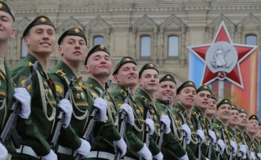 Rusia shkurton shpenzimet ushtarake – për herë të parë në dekada