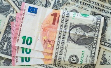 Euro dhe dollari amerikan po tregtohet qëndrueshëm