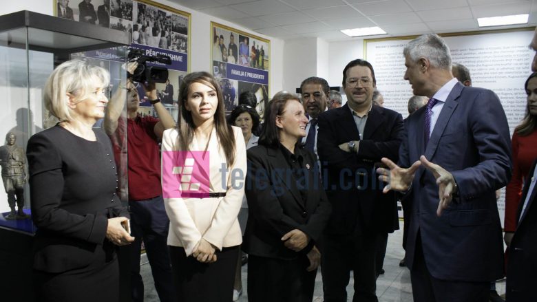 Thaçi dekoron ish-presidentin Rugova me Medaljen presidenciale