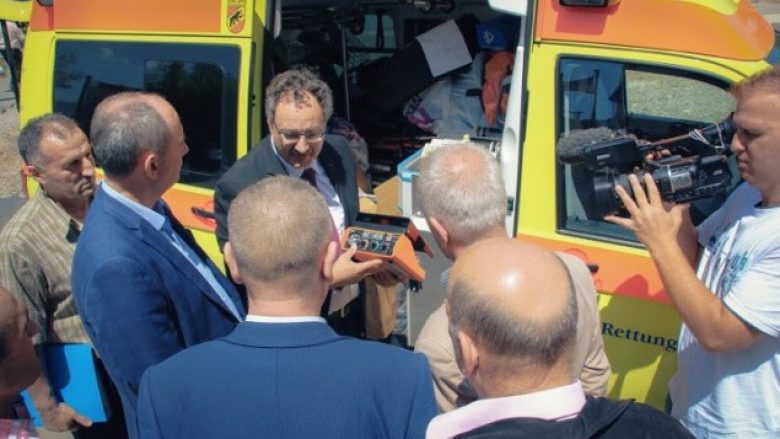 Ferizaj përfiton donacion dy autoambulanca me pajisje mjekësore